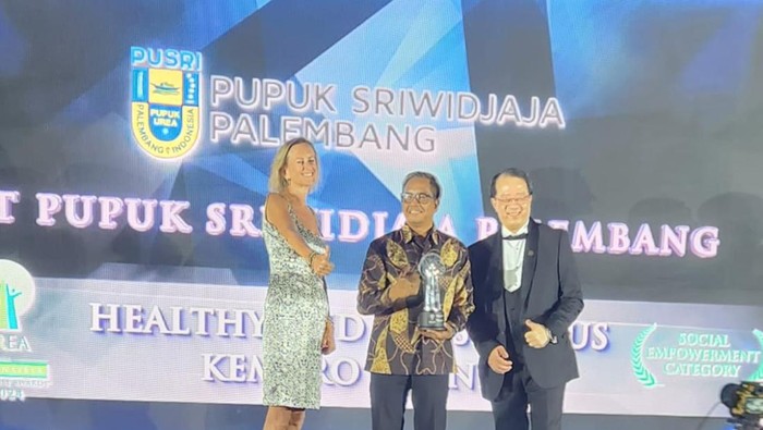 Pusri meraih penghargaan Asia Responsible Enterprise Awards (AREA) Tahun 2024