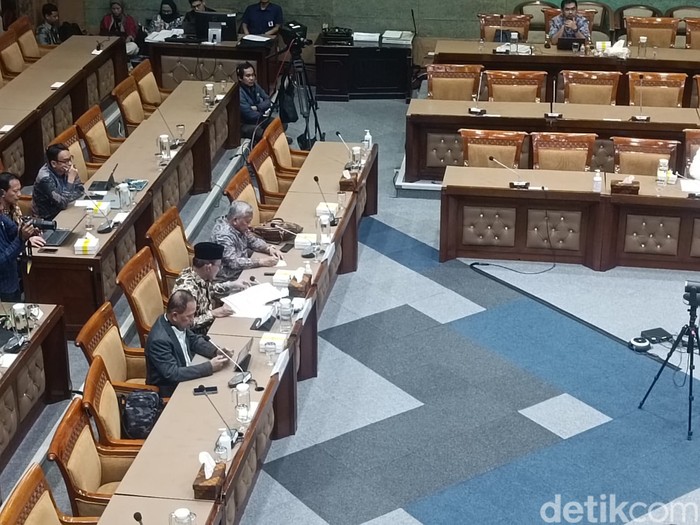 Pertemuan Mantan Menteri Pendidikan di DPR: Bahas Alokasi Dana yang Mendesak untuk Pendidikan