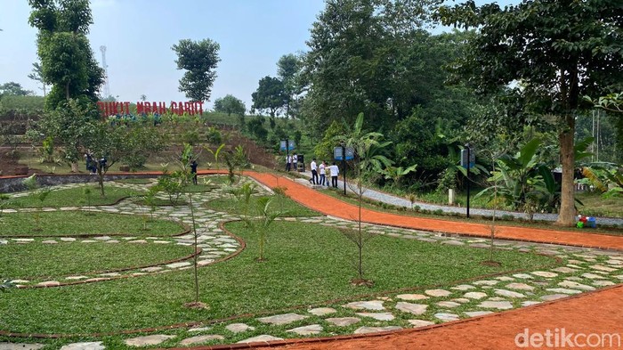 RTH Bukit Mbah Garut, Cibiru, Kota Bandung.