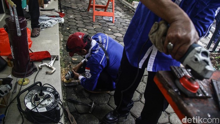 Siap Kerja, Peserta Ikuti Pelatihan Las di Jakarta Pusat Pelatihan Kerja Daerah (PPKD) Jakarta Pusat menggelar pelatihan las gratis. Kegiatan ini untuk memberikan keterampilan kerja kepada warga Jakarta.