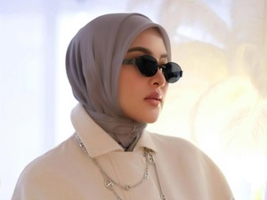 Gaya Syahrini Pakai Jam Tangan Emas Rp 2,3 M, Ini Keistimewaannya