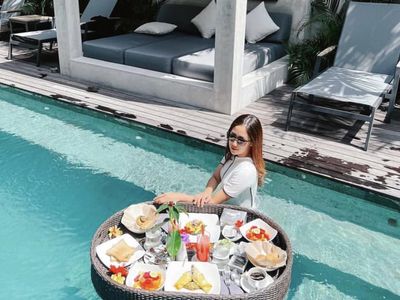 10 Foto Keseruan Tamara Tyasmara saat Liburan dan Kulineran