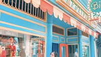 Ada juga momen Tamara Tyasmara saat makan di restoran mewah. Di restoran bernuansa klasik ini Tamara memesan es teh leci. Foto: Instagram @tamaratyasmara