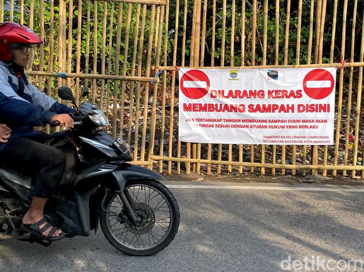 TPS Liar di Cimincrang Gedebage Ditutup Pagar Bambu!