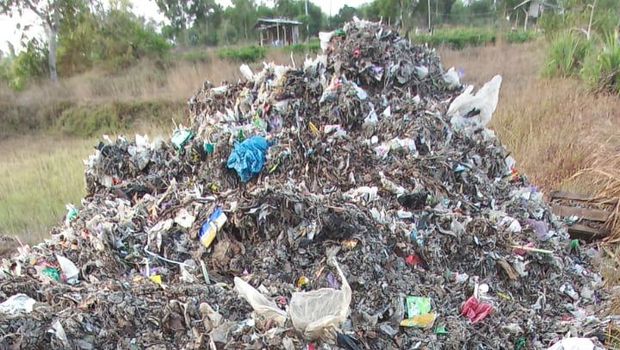 Tumpukan pupuk kompos yang didominasi sampah basah di lahan petani di Patihan, Gadingsari, Kapanewon Sanden, Bantul. Foto diunggah Selasa (2/7/2024).