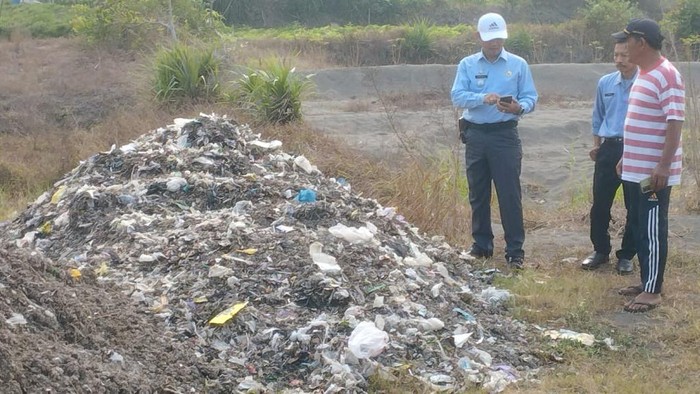 Tumpukan pupuk kompos yang didominasi sampah basah di lahan petani di Patihan, Gadingsari, Kapanewon Sanden, Bantul. Foto diunggah Selasa (2/7/2024).