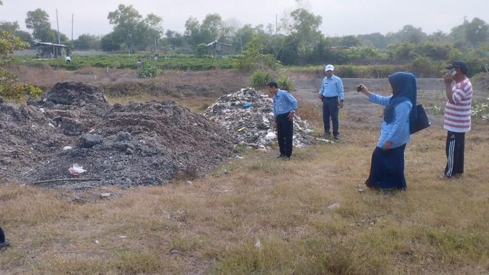 Tumpukan pupuk kompos yang didominasi sampah basah di lahan petani di Patihan, Gadingsari, Kapanewon Sanden, Bantul. Foto diunggah Selasa (2/7/2024).