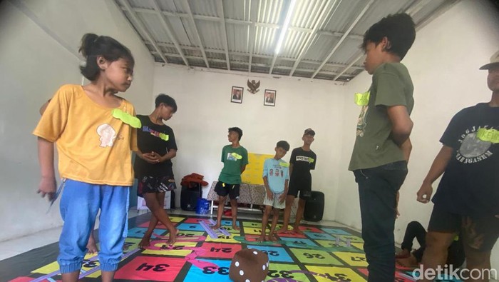 Ular tangga raksasa