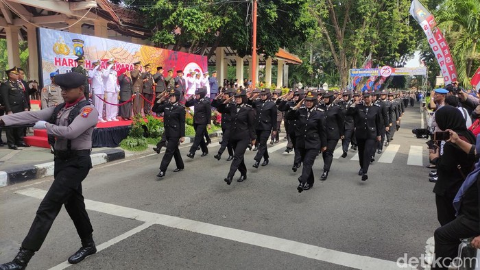 Upacara HUT Bhayangkara di Sidoarjo