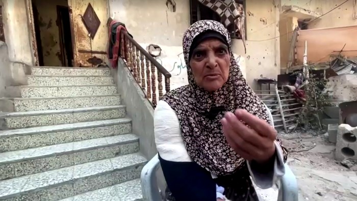 Wanita lansia di Gaza menceritakan detik-detik dirinya diserang anjing tentara Israel. Ia mengatakan serangan terjadi secara membabi-buta.