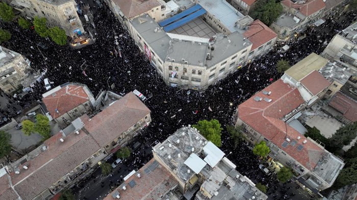 A drone view shows as Ultra-Orthodox Jewish men protest an Israeli Supreme Court ruling that requires the state to begin drafting ultra-Orthodox Jewish seminary students to the military, in the Mea Shearim neighbourhood of Jerusalem, June 30, 2024. REUTERS/Ilan Rosenberg