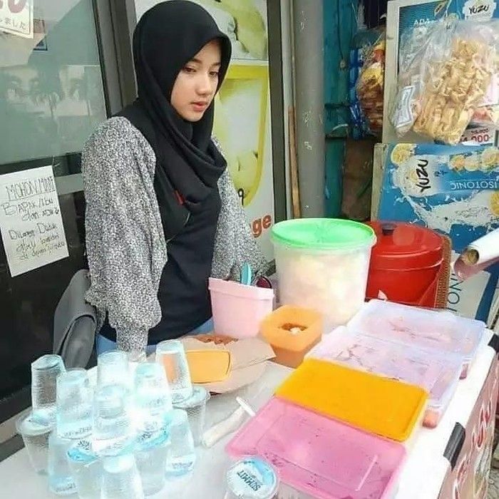 5 Penjual Nasi yang Tampan dan Cantik Ini Bikin Gagal Fokus