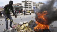 Protes tersebut berawal dari adanya kebijakan kenaikan pajak yang mengakibatkan melonaknya biaya hidup di Kenya.