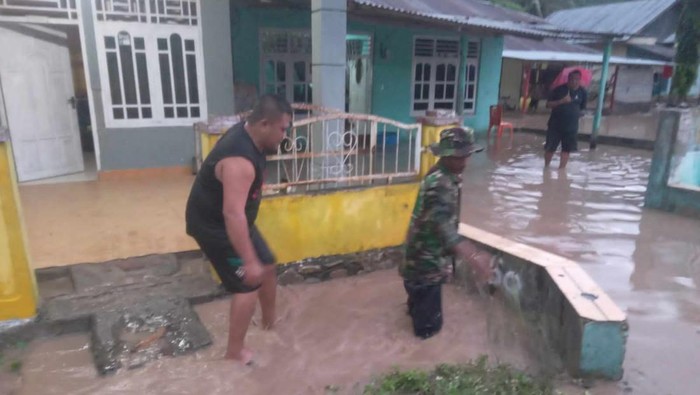 Banjir terjang Kecamatan Paguat, Kabupaten Pohuwato, Gorontalo.