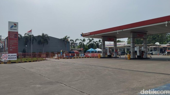 Beredar viral di media sosial rekaman CCTV menampilkan mobil yang tancap gas usai mengisi Pertamax di salah satu SPBU di Kota Bekasi. (MI Fawdi/detikcom)