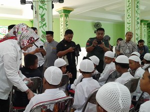 Bupati Klaten Semangati Peserta Khitan Massal di Masjid Raya Klaten