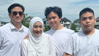 Cindy Fatikasari mengaku sedih mengetahui kabar kondisi Indonesia beberapa waktu belakangan. Patah hati rasanya setiap hari melihat berita tentang Tanah Air, dan turut berduka cita sedalam-dalamnya untuk para korban dalam peristiwa beberapa hari ini, ucap bintang film 172 Days itu. Foto: Instagram: @cindyfatikasari18