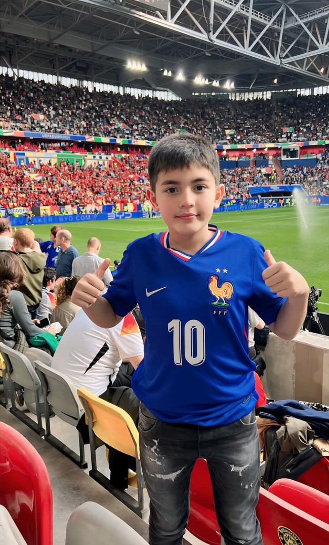 Anak pertama Carissa, Quenzino Acana Naif yang lahir pada 19 September 2013 saat ini berusia 10 tahun. Walaupun masih kecil namun dirinya sudah memiliki banyak penggemar yang kebanyakan para wanita. Foto: Instagram/@carissa_puteri