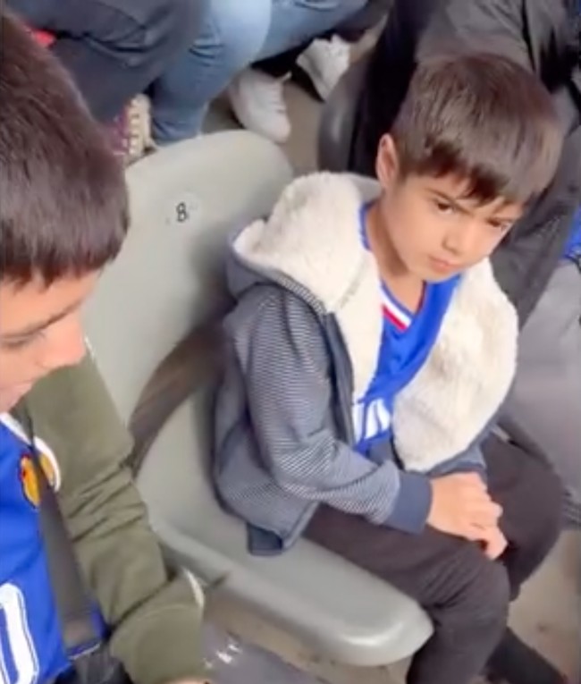 Zenecka juga memiliki paras kebule-bulean seperti sang kakak. Karena hal itu, tak sedikit netizen yang menyebut jika keluarga Carissa sudah cocok menjadi warga lokal di sana. Foto: Instagram/@carissa_puteri