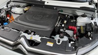 Mobil ini dibekali Permanent Magnet Synchronous Motor dengan tenaga 57 PS dan torsi 143 Nm. Maksimal kecepatan yang bisa diraih yakni 107 km/jam. Mode  berkendaranya  hanya ada standard dan ECO. Foto: Luthfi Anshori/detikOto