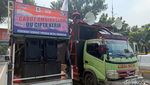 Demo Tolak PHK, Ratusan Buruh Berbaris Rapi Turun ke Jalan