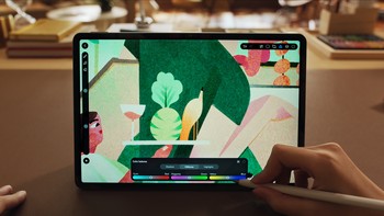 Penempatan layar Full View Display 11,5 inci menghilangkan bingkai plastik pada layar yang mengganggu, sekaligus meningkatkan rasio screen-to-body hingga 87%. (Foto: Huawei)