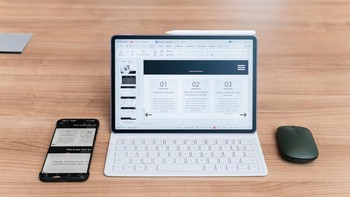 Untuk pengalaman tablet rasa laptop, ada PC-Level WPS Office 2.0 yang memungkinkan edit dokumen dan presentasi jadi lebih efisien, termasuk mengganti rumus pivot dengan cepat, membuat daftar isi, hingga pembuatan bab. (Foto: Huawei)