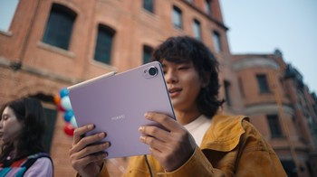 Bodi Huawei MatePad 11.5 S dirancang makin ramping dan kecil dengan material aluminium lebih tahan aus serta minim sidik jari dan noda. Harapannya, tablet ini terasa lebih nyaman saat dipakai untuk bekerja, belajar, hingga menikmati hiburan. Adapun ketebalannya hanya 6,35 mm dan berat 515 gram. Foto: Huawei