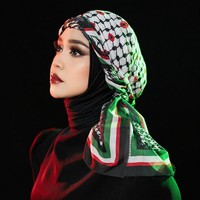 Sedangkan outfit, adik kandung Oki Setiana Dewi ini menggunakan dress hitam dari brand Mazu Label. Ria Ricis membentuk keffiyeh dengan cara dililit dan ujungnya di sampirkan ke depan. Sebagai bentuk rasa kepedulian terhadap warga Palestina. Foto: Dok. Instagram @riomotret.