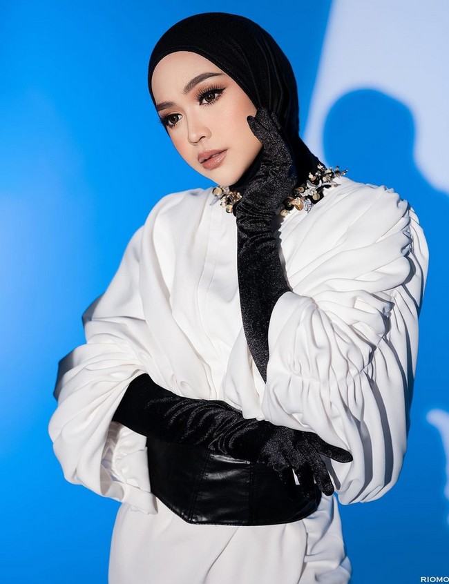 Ria Ricis sebagai orang pertama yang meraih 10 juta pelanggan di Asia Tenggara dan penghargaan berupa Diamond Play Button pada 2019 itu mendapatkan pujian dari warganet karena penampilannya yang semakin segar dan cantik. Foto: Dok. Instagram @riomotret.