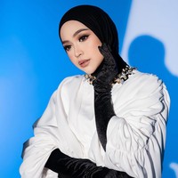 Ria Ricis sebagai orang pertama yang meraih 10 juta pelanggan di Asia Tenggara dan penghargaan berupa Diamond Play Button pada 2019 itu mendapatkan pujian dari warganet karena penampilannya yang semakin segar dan cantik. Foto: Dok. Instagram @riomotret.
