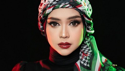 7 Gaya Hijab Ria Ricis Saat Pemotretan Rayakan Usia 29 Tahun Usai Haji
