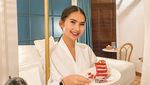 Gaya Kece Soraya Rasyid Saat Masak Bareng Chef hingga ke Kafe