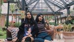 Gaya Kece Soraya Rasyid Saat Masak Bareng Chef hingga ke Kafe
