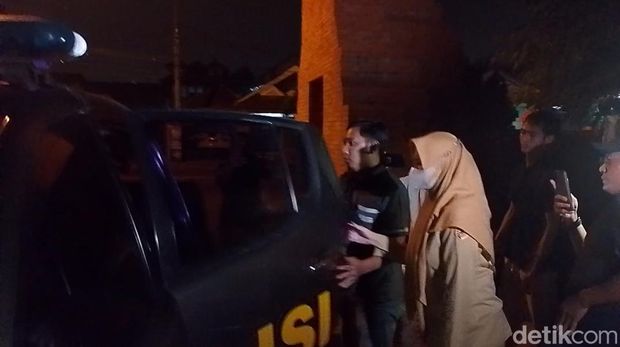 Istri yang digerebek suaminya selingkuh dengan pria lain di Mojokerto