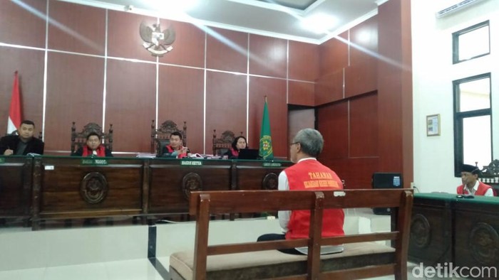Jaksa Penuntut Umum (JPU) Kejari Pandeglang, menghadirkan Liem Hoo Kwan Willy alias Willy sebagai saksi atas kasus penjualan cula badak hasil perburuan di TNUK (Aris/detikcom)