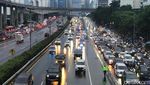 Penampakan Macet di Jalan Gatot Subroto Jakarta Usai Diguyur Hujan