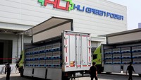 Pabrik itu dibangun oleh konsorsium perusahaan asal Korea Selatan Hyundai dan LG dengan total investasi senilai Rp160 triliun yang akan diselesaikan secara bertahap. 