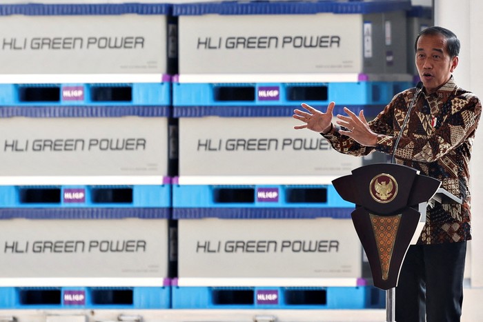 Indonesias President Joko Widodo shakes hands with Hyundai Motor Group Executive Chair Euisun Chung during the launching of Indonesias first battery cell production plant for electric vehicles with an annual capacity of 10 Gigawatt hours (GWh) of battery cells at HLI Green Power, a joint venture between South Koreas Hyundai Motor Group and LG Energy Solution (LGES), in Karawang, West Java province, Indonesia, July 3, 2024. REUTERS/Ajeng Dinar Ulfiana