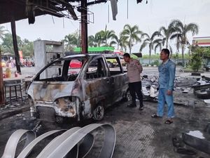 Detik-detik Korban Terjebak Dalam Mobil yang Terbakar di SPBU Dukuhseti Pati