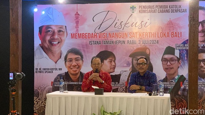 Ketua DPD PDIP Bali Wayan Koster dalam acara diskusi Membedah Visi Nangun Sat Kerthi Loka Bali di Denpasar, Rabu (3/7/2024).