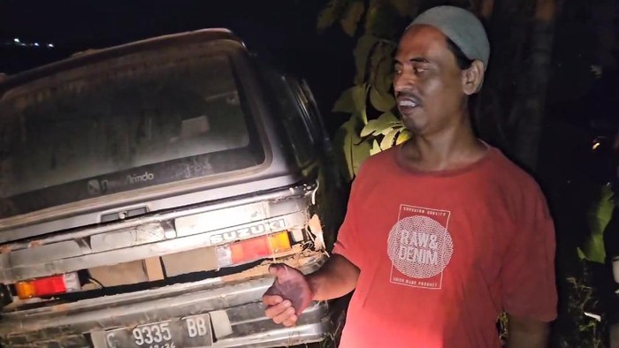 Kholikin (42) pemilik mobil misterius yang meninggalkan mobilnya di sawah Pekalongan.