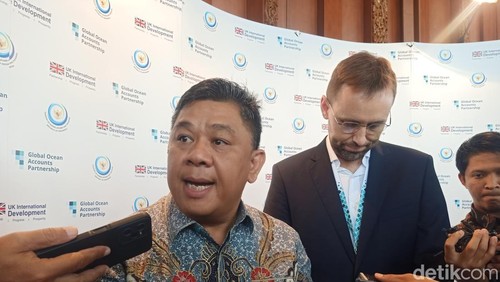 Dirjen Pengelolaan Kelautan dan Ruang Laut KKP Victor Gustaf Manoppo dan Direktur Sekretariat GOAP Ben Milligan di The Meru Sanur, Bali, Rabu (3/7/2024).