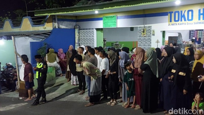 Korban kebakaran di Jatiasih tiba di Talun, Kabupaten Cirebon