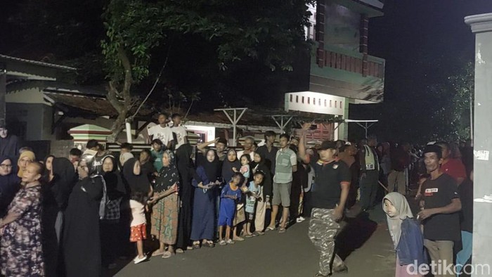 Korban kebakaran di Jatiasih tiba di Talun, Kabupaten Cirebon