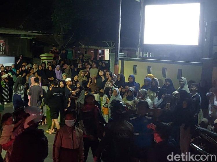 Saat 5 Korban Kebakaran Maut Jatiasih Disalatkan Warga Talun