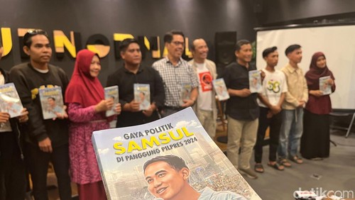 Peluncuran buku Gaya Politik Samsul di Panggung Pilpres 2024 bertempat di Upnormal Coffee Mataram pada Rabu (3/7/2024).
Foto: Helmy Akbar / detikBali