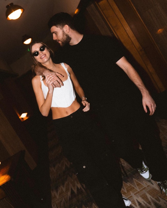 Pemain naturalisasi Marten Paes terpilih untuk bergabung MLS All-Stars 2024. Dilaporkan pria kelahiran Belanda itu pun bakal satu tim dengan Lionel Messi dan Luis Suarez. Selagi Marten tengah diperbincangkan, kekasihnya yang berprofesi model ikut jadi sorotan. Foto: Instagram @lunabijl