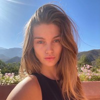 Selain kecantikan dan profesinya, Luna Bilj juga jadi sorotan karena pertemanannya dengan sesama supermodel yakni Hadid bersaudari. Luna sering kali bekerja dan hangout bareng Gigi Hadid dan Bella Hadid dalam berbagai kesempatan. Foto: Instagram @lunabijl