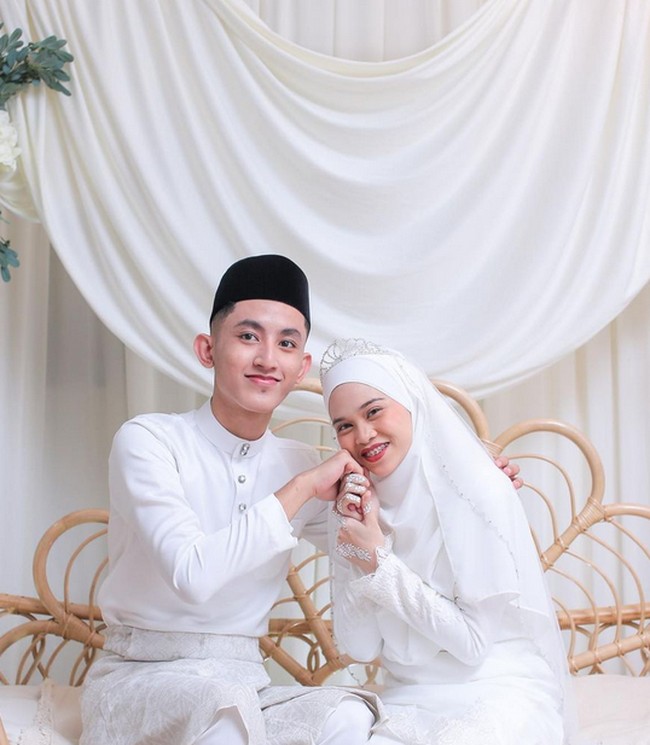 Misya menikah muda saat dipersunting Aslam. Kala itu dia masih kuliah. Kini, dia dan Aslam telah dikaruniai dua anak. Foto: dok. Instagram/@umisyamazlan